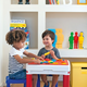 Constructable m�anyag kerti j�t�k asztal k�k - piros feh�r