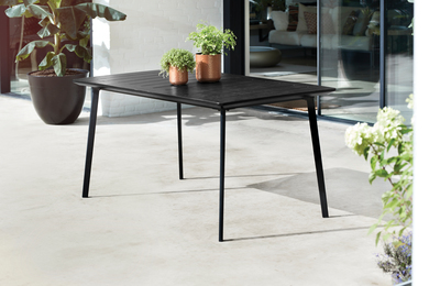 Metalea m�anyag kerti asztal �nt�tt vas - fekete sz�nben